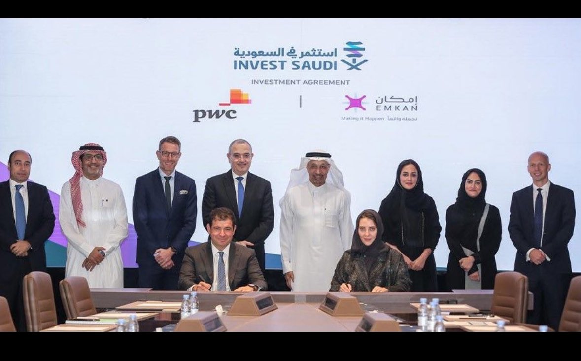 BasmaBushnak's tweet photo. إنجاز كبير للشركات الاستشارية السعودية بدعم من حكومتنا الرشيدة! كل الشكر لمعالي وزير الاستثمار المهندس خالد الفالح و فريقه لدعمهم لهذه الصفقة! فريق @PwC_Middle_East شكرا على ثقتكم بنا! فريق @emkaneducation استعدوا للرحلة الجديدة 💪🏻 https://t.co/5UIByTb3VC