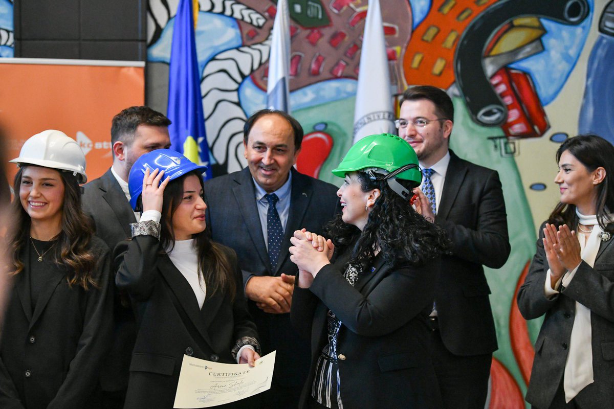 VjosaOsmaniPRKS's tweet photo. Happy to have joined KOSTT’s event, in partnership with @KosovoWem, to celebrate a remarkable group of young women shaping the future of the energy sector. 

You’re not just professionals; you’re champions of change and progress. Keep breaking barriers! https://t.co/UAggWnEUCA