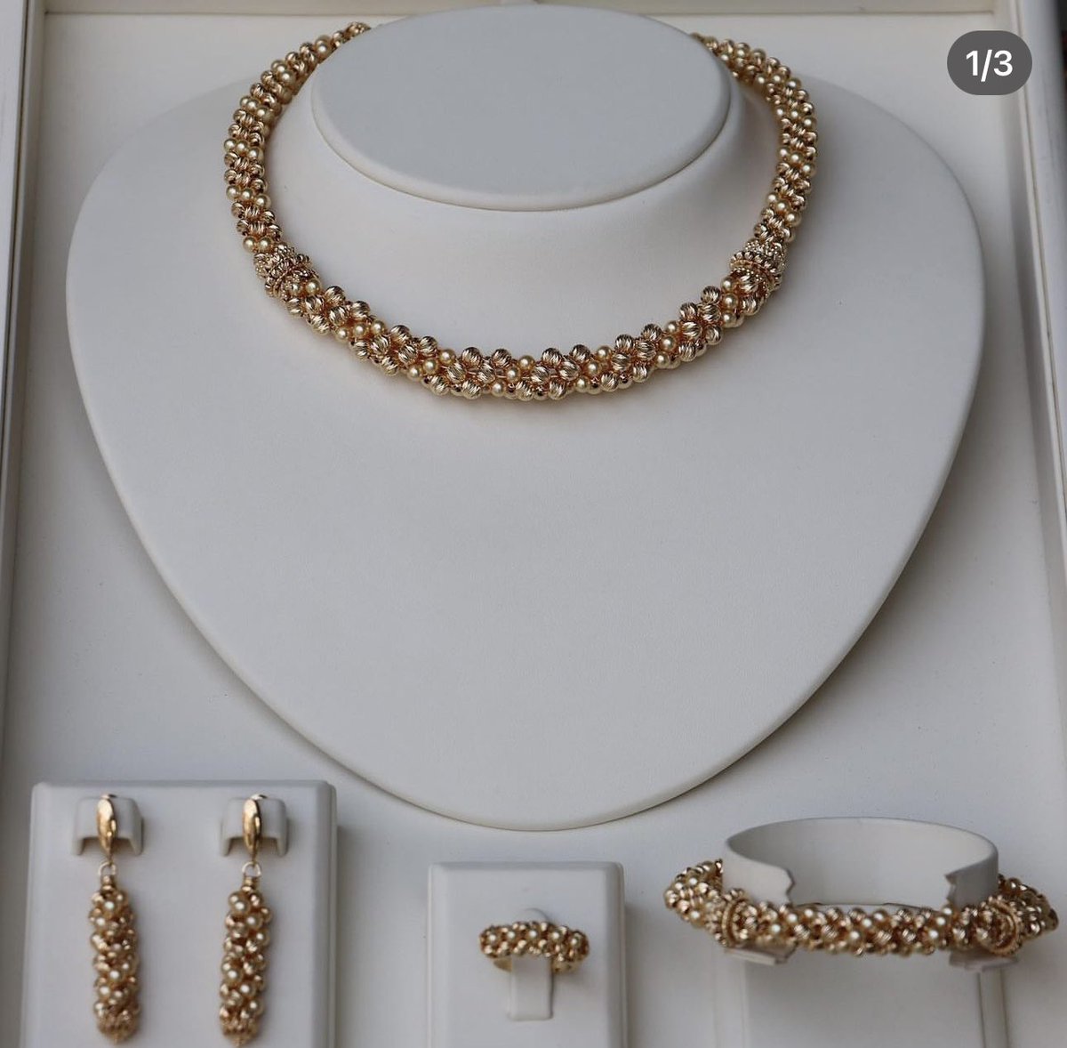 حالياً مجوهرات حسين البقشي أسرتني بتفاصيلها ، تصاميم مو معتاده ومميزه ، عندما يتحدث الجمال عن نفسه 🥹🤍💍✨