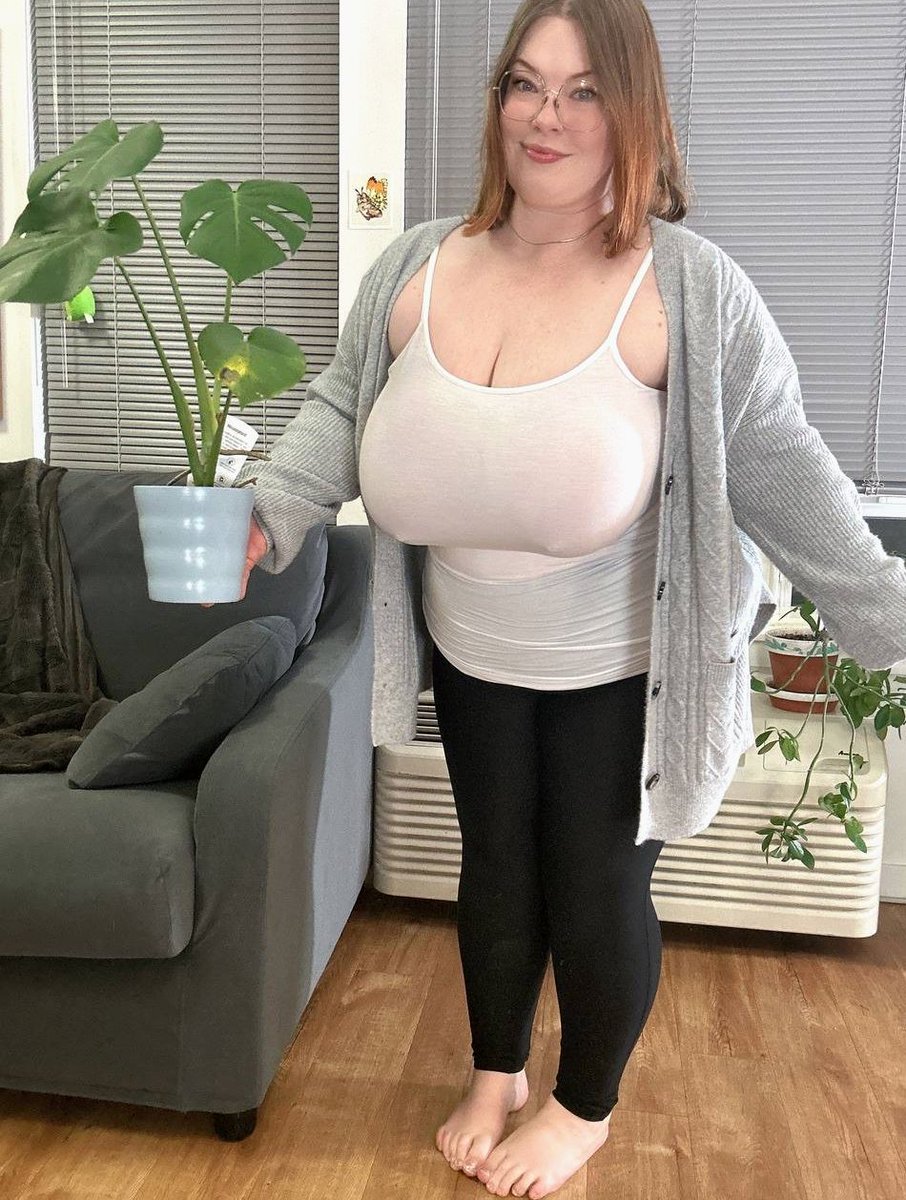 Ambervidyagames's tweet photo. Hii (5'3 &amp; Single btw) https://t.co/CZlh87es1K