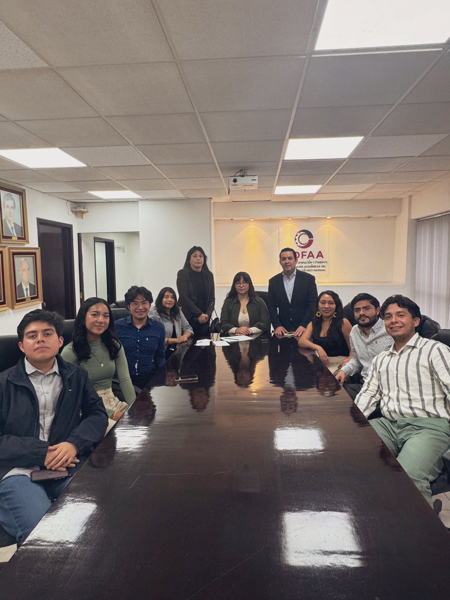 Recibí en la <a href="/CofaaIpn/">COFAA IPN</a> la visita de jóvenes, líderes desarrolladores de proyectos interdisciplinarios, orgullosamente del <a href="/IPN_MX/">IPN</a> 

<a href="/ArturoReyesS_/">Arturo Reyes Sandoval</a>