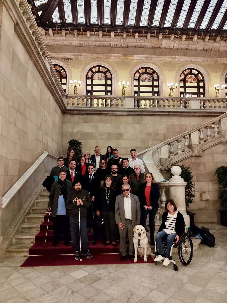 pau_castellvi's tweet photo. Reunió al Parlament del grup promotor de la nova sectorial pels Drets de les Persones amb Discapacitat de @JuntsXCat. Un honor encapçalar una candidatura amb tant talent, diversitat i expertesa. Naixem per redefinir la relació de la política respecte la discapacitat⏩la Convenció https://t.co/YBNMW0ksZn