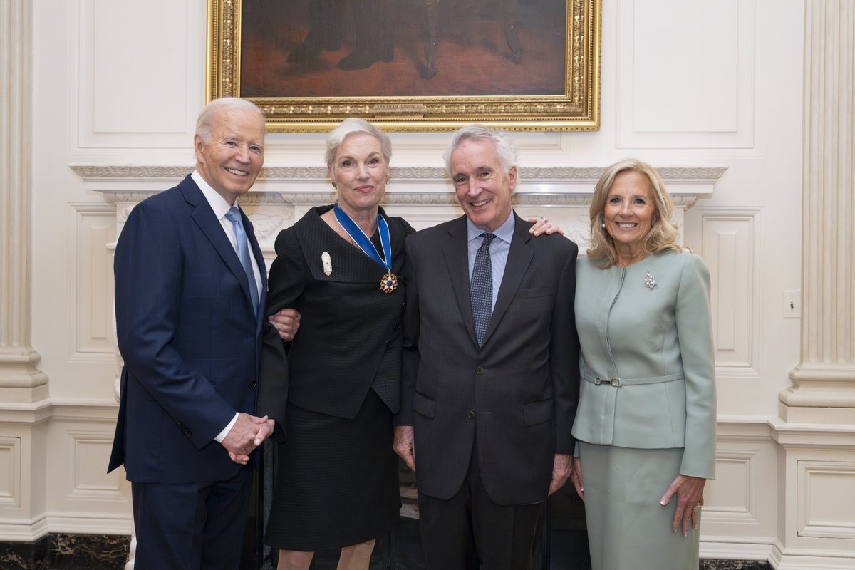Today, I had the honor of awarding Cecile Richards the Presidential Medal of Freedom.

With absolute courage, she fearlessly leads us forward to be the America we say we are – a nation of freedom.

Through her work to lift up the dignity of workers, defend and advance women’s