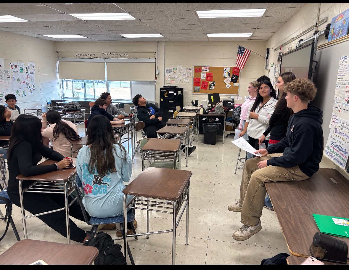 During PLC time today our CHS Mentors and 9th Graders had a chance to reconnect at our "Mentor Meet-Up"!

Thanks to Ms. Morgan and Mr. O'Connor for planning this session!

<a href="/CarmelHS_info/">CarmelHS_info</a> @Carmelschools <a href="/chris_oc4/">Christopher O'Connor</a>