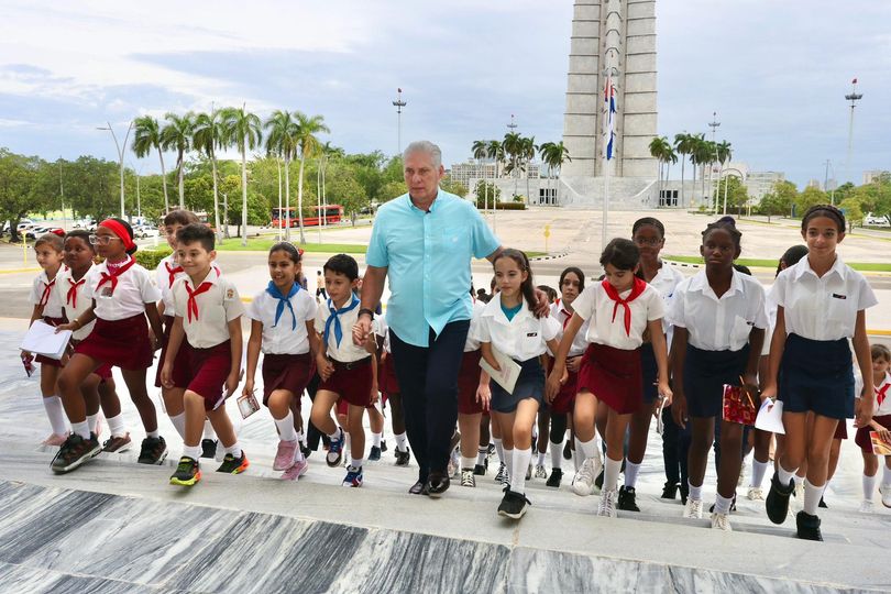 JuventudRebelde's tweet image. El Presidente de #Cuba🇨🇺 posteó en su canal de #Telegram: «Hoy nos visitó el futuro en el Palacio de de la #Revolución 
📌« el #DíaMundialDeLaInfancia, hablamos con niños y adolescentes 🇨🇺sobre sus derechos. 
📌 «Tendremos que hacer encuentros como este más a menudo», expresó