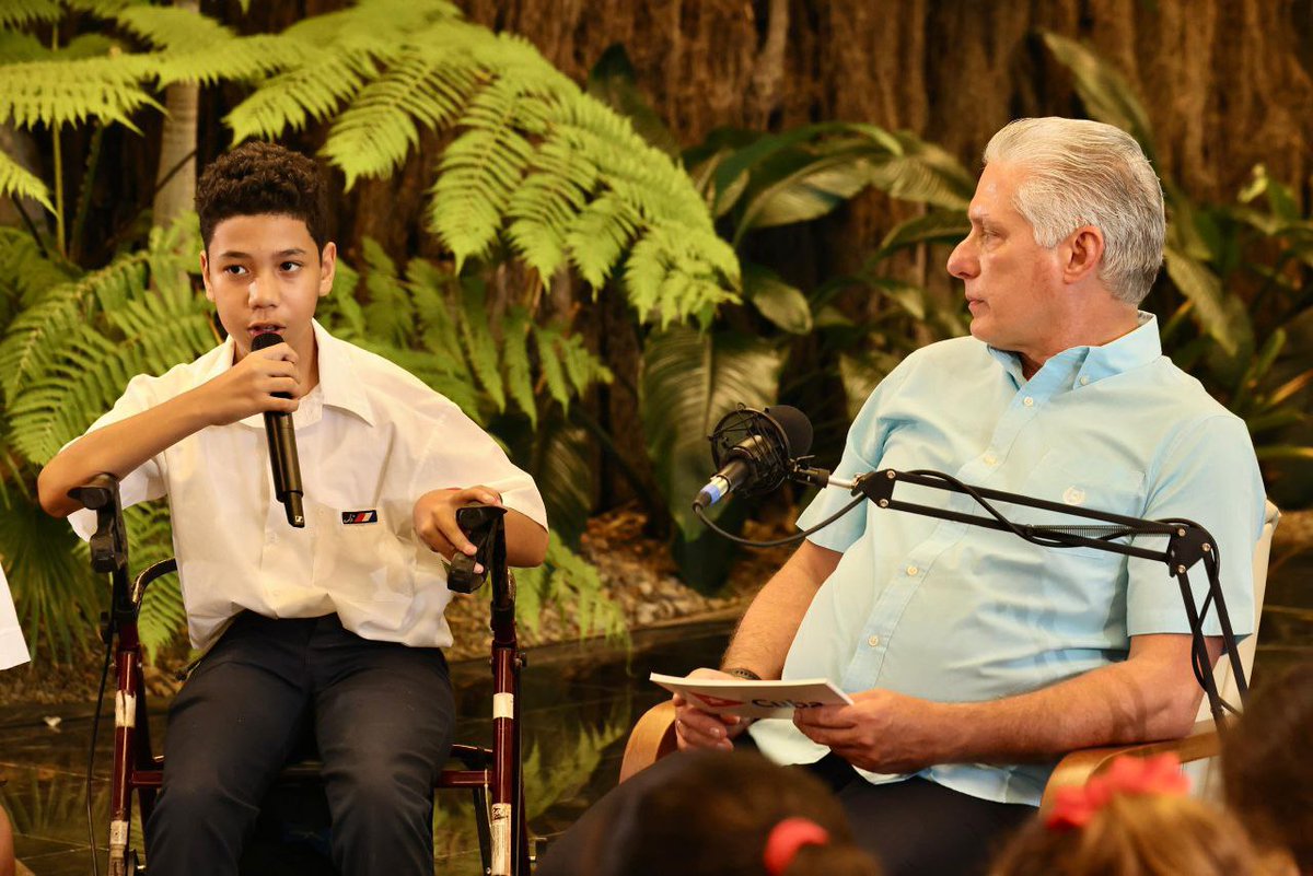 JuventudRebelde's tweet image. El Presidente de #Cuba🇨🇺 posteó en su canal de #Telegram: «Hoy nos visitó el futuro en el Palacio de de la #Revolución 
📌« el #DíaMundialDeLaInfancia, hablamos con niños y adolescentes 🇨🇺sobre sus derechos. 
📌 «Tendremos que hacer encuentros como este más a menudo», expresó