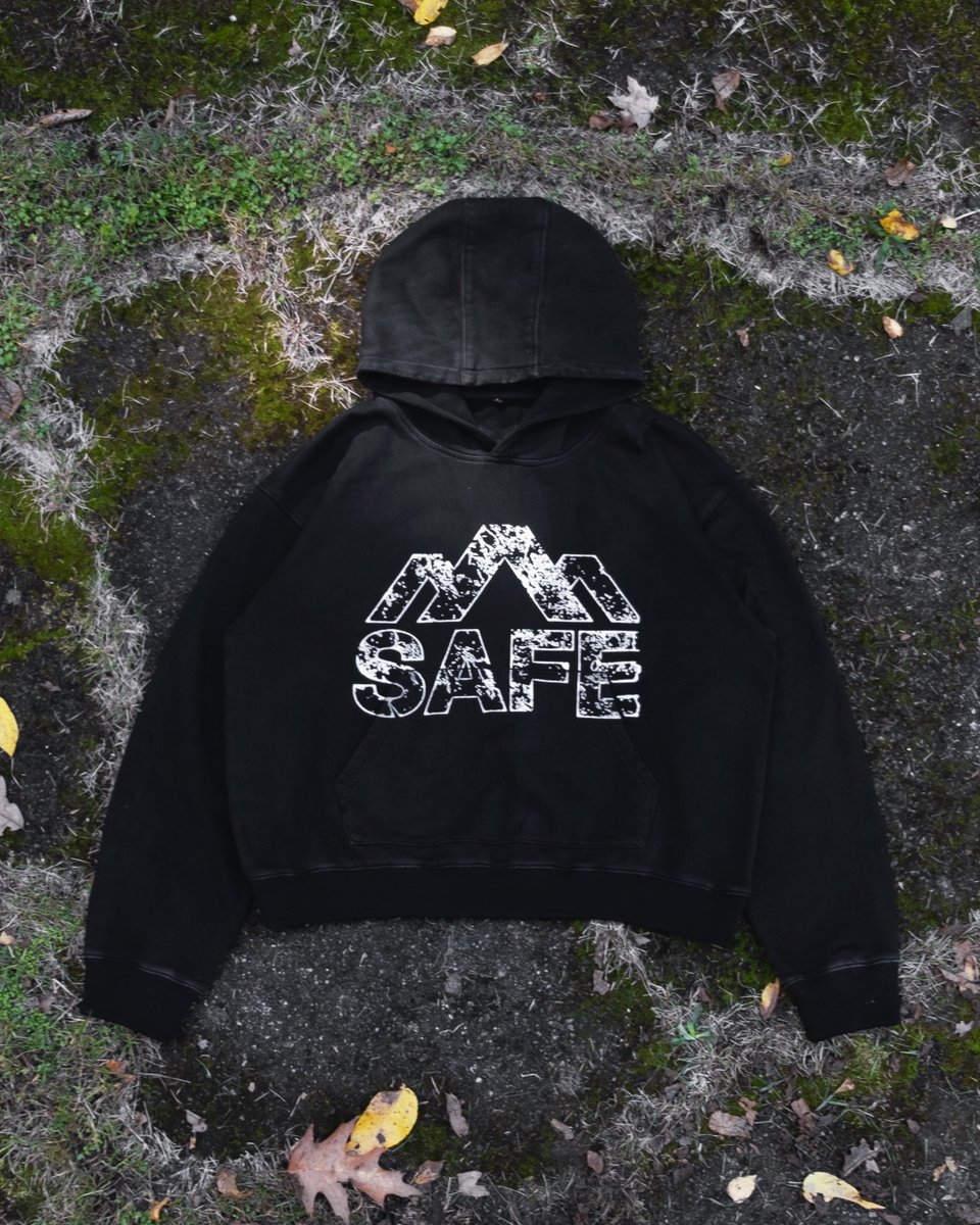 safeplaceny's tweet image. CROPPED GEO HOODIE
$58
online 11/29 @ 3:00pm EST
safeplaceny.co