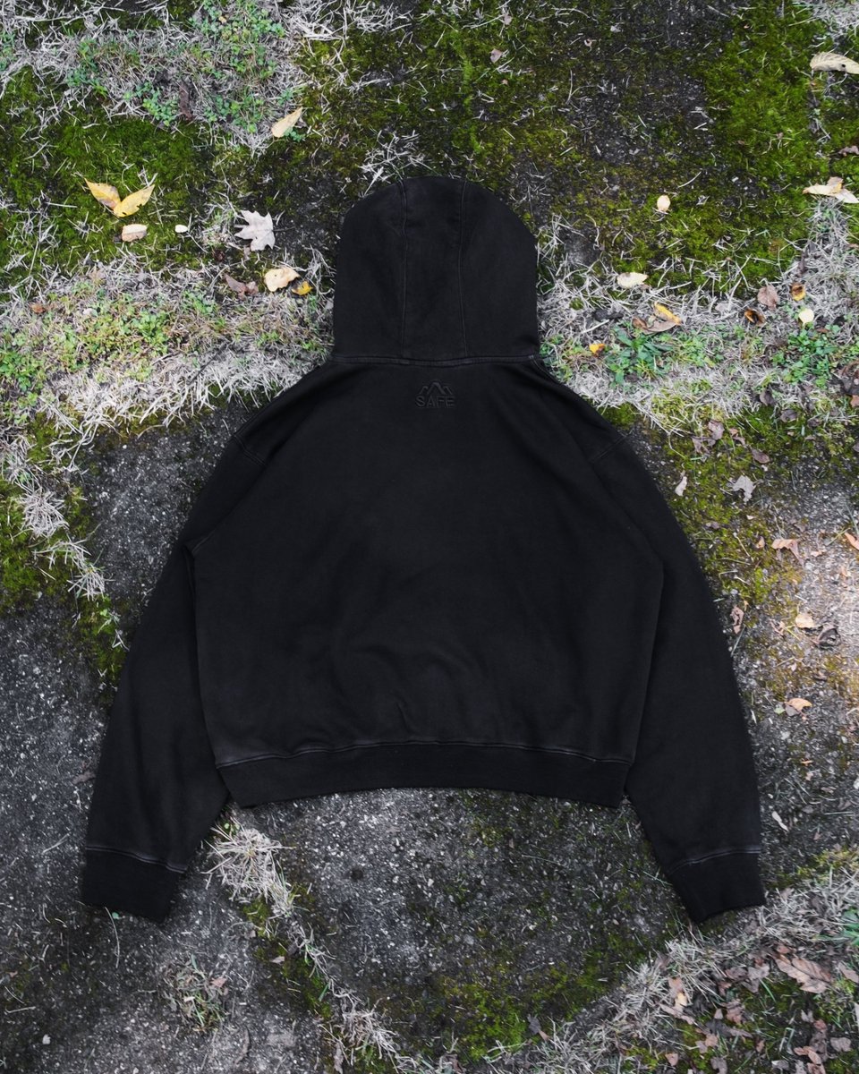 safeplaceny's tweet image. CROPPED GEO HOODIE
$58
online 11/29 @ 3:00pm EST
safeplaceny.co