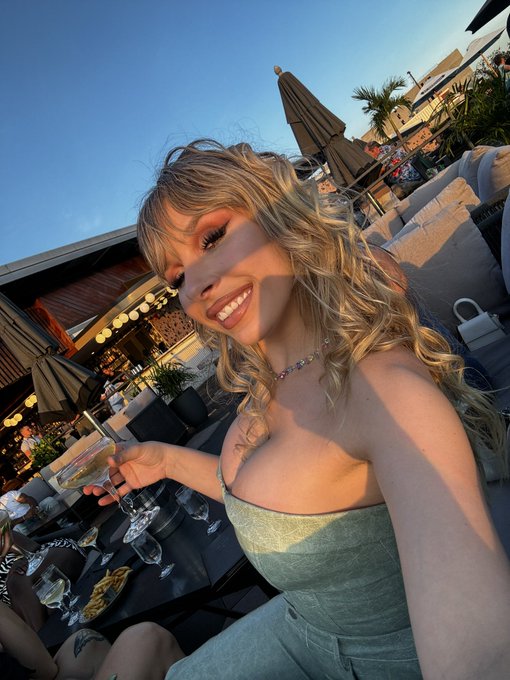 Watch Carmen Caliente's leaked NSFW photo on TwXstars