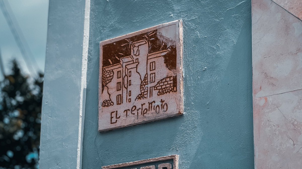 Carleone_lr's tweet photo. La esquina #ElTerremoto se encuentra en el Suroeste en los cruzamientos de la calles 67 x 72 y narra las historias de los comercios que dieron identidad a la sociedad meridana en los primeros siglos.

Aquí te comparto su historia: https://t.co/AaPDSKay6r https://t.co/9m2RZp7Jzs