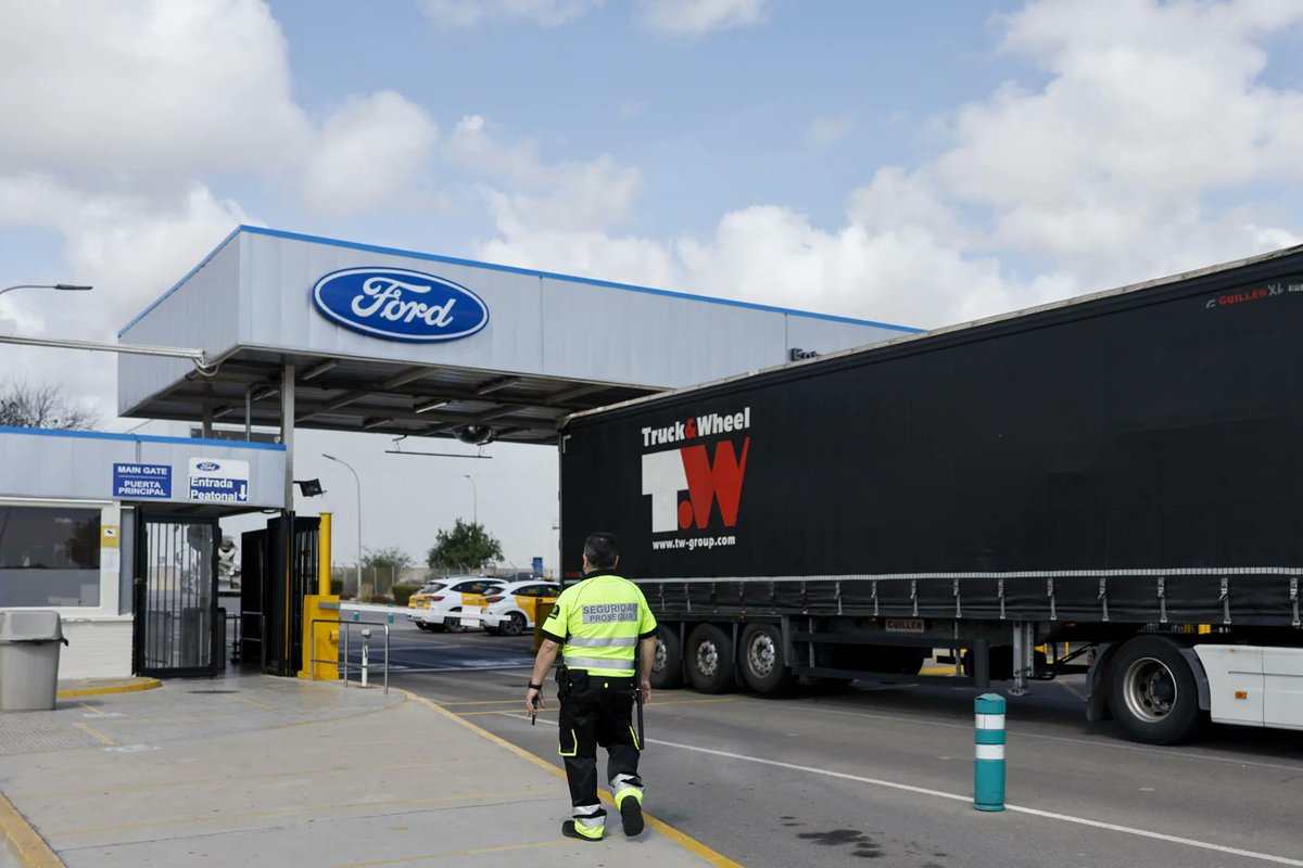 La factoría de Ford ha iniciado una parada en la producción de vehículos debido a la falta de piezas y componentes ocasionada por los efectos de la DAN. Esta interrupción afecta a 2.200 trabajadores, estará vigente hasta el próximo 26 de noviembre.🚗 #Ford #Producción #DANA