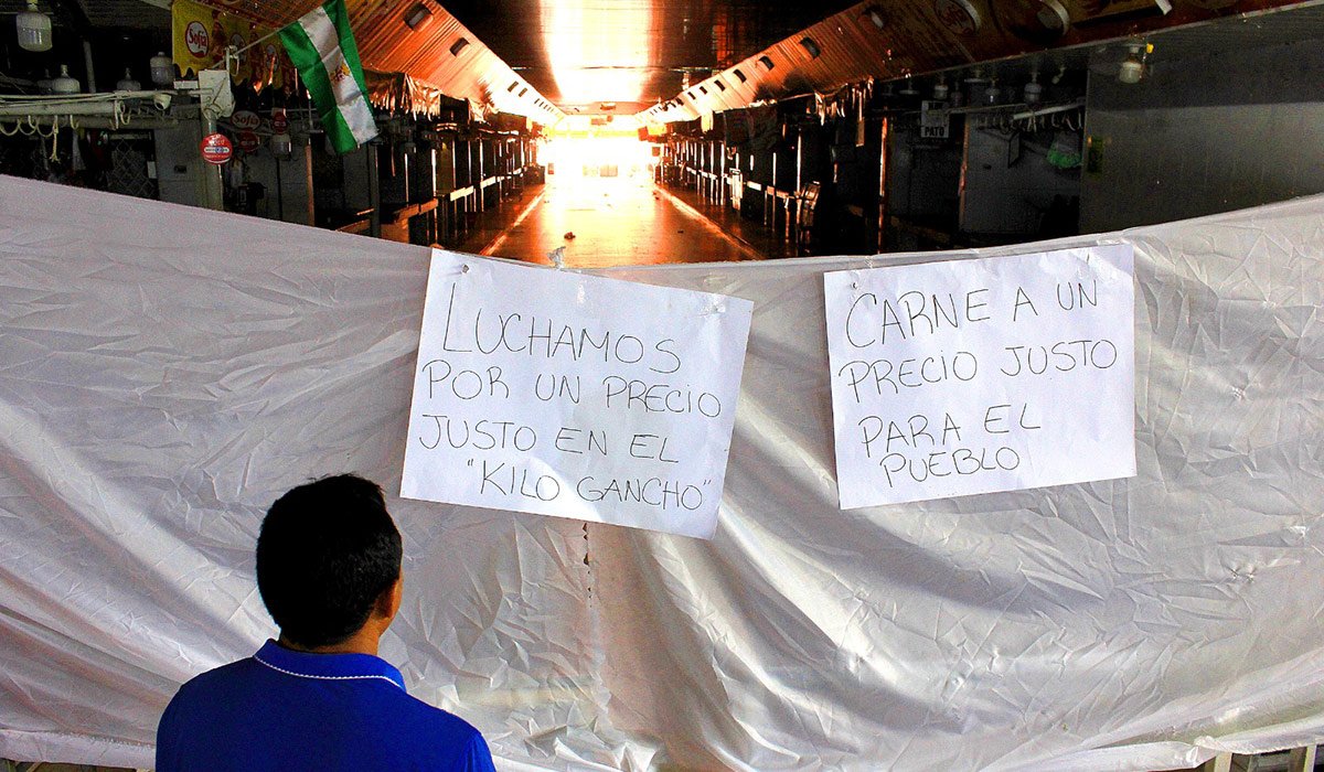 eldiabolivia's tweet photo. Venta irregular de carne en Santa Cruz por paro de los comercializadores
Conoce toda la información >> https://t.co/WvTKWor4u4

#ElDíaBolivia #VentaIrregular #CarnicerosParo #SantaCruzBo https://t.co/yLhBFLb4Dd