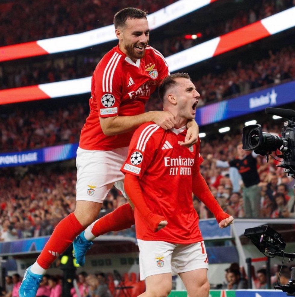 🚨 Governo impõe futebol em sinal aberto a partir de janeiro. 

Uma partida por jornada da Liga dos Campeões, Liga Europa, Liga Conferência e Mundial de Clubes.

[via Record]