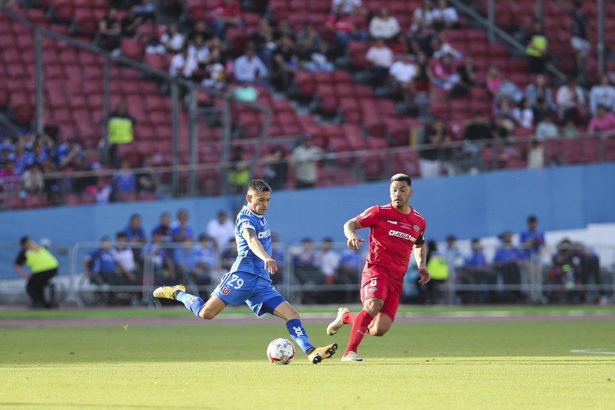 30’⏱️ Primera media hora de juego en Ñuñoa.

La Final de la #CopaChileCocaColaSinAzúcar continúa igualada sin goles 🏆

Comenta el partido con nosotros en el #Bullareacts: bit.ly/4fCs0UW

#UdeChile 0-0 #Ñublense
#VamosLaU 🔵🔴