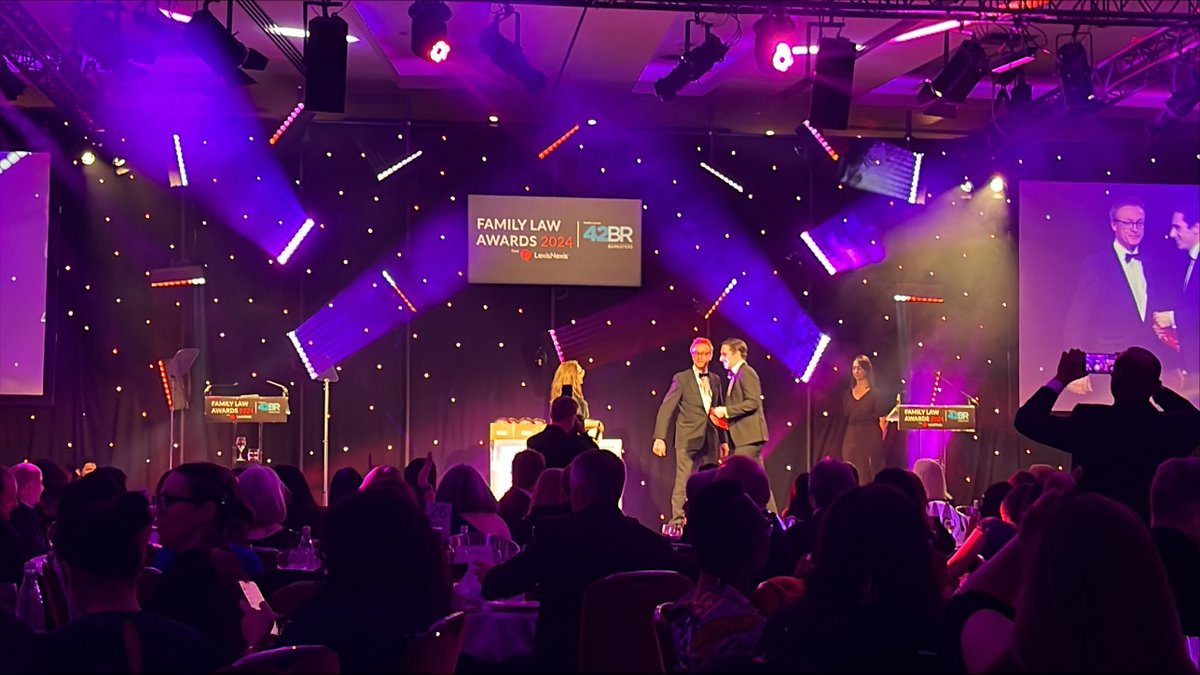 Congratulations to Tadhgh Barwell O'Conner from 1KBW, winner of the Family Law Young Barrister of the Year award! 

#FamilyLawAward #FLA2024