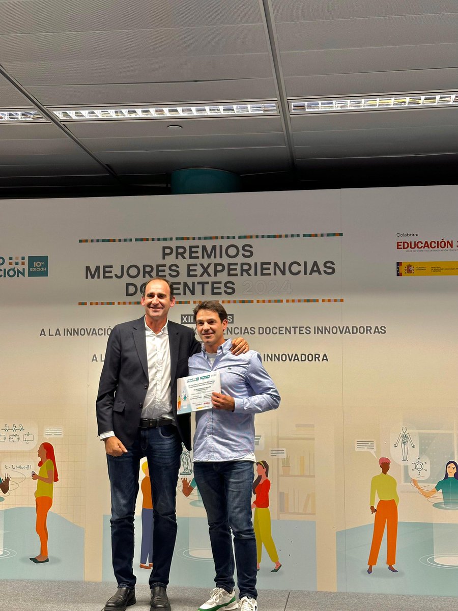 arcipreste2009's tweet image. No os podéis imaginar lo que he disfrutado en @SIMOEDU_ “Los sueños se hacen realidad con esfuerzo diario” He tenido la suerte de recibir mi segundo reconocimiento. Y, “no hay dos sin tres”. Mil gracias y seguiremos sumando. @educacion3_0 @educacyl @scientix_eu @educaINTEF