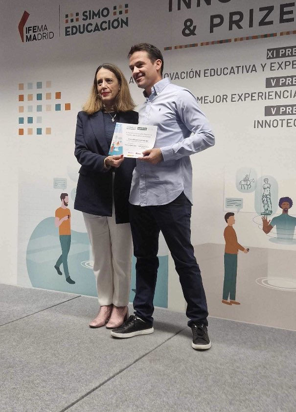 arcipreste2009's tweet image. No os podéis imaginar lo que he disfrutado en @SIMOEDU_ “Los sueños se hacen realidad con esfuerzo diario” He tenido la suerte de recibir mi segundo reconocimiento. Y, “no hay dos sin tres”. Mil gracias y seguiremos sumando. @educacion3_0 @educacyl @scientix_eu @educaINTEF