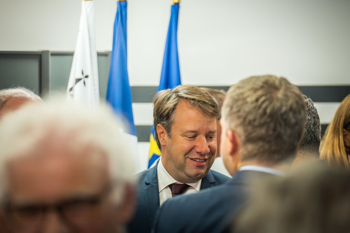 LoigCG's tweet photo. En marge du congrès des maires, j’ai eu le plaisir d’accueillir les élus bretons à la Maison de la Bretagne à Paris. Toutes et tous, engagés au service des Bretonnes et des Bretons,au service de la République. Malgré les défis (nombreux !),une des plus belles missions qui soient. https://t.co/uuwdrKQg8j