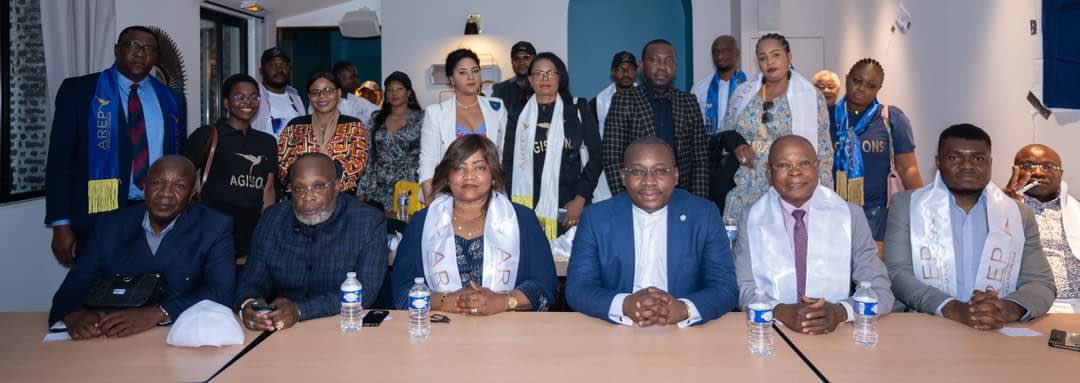 ArepOfficiel's tweet photo. Deux ans d’engagement pour un Congo meilleur : AREP France souffle sa deuxième bougie

La Fédération AREP France célèbre son deuxième anniversaire, marquant deux années d’actions concrètes pour bâtir un Congo meilleur et prospère. 

Créé sous l’initiative de l'Autorité de référence Maître @Guy_Loando dans le but d'élargir la vision du parti Agissons pour la République "AREP" dans la diaspora et dirigée par le camarade Octave EFOYA, AREP France incarne la philosophie du Colibri où chacun doit faire sa part pour contribuer au bien commun.

Cet anniversaire est une occasion de réaffirmer cet engagement collectif et de regarder vers un avenir prometteur, guidé par des valeurs de solidarité et de progrès. 

Que vive AREP FRANCE 
Que vive l'AUREF Me Guy LOANDO MBOYO 

 *Rédaction:# MELCHISÉDECK BULABULA #CELLCOM AREP*