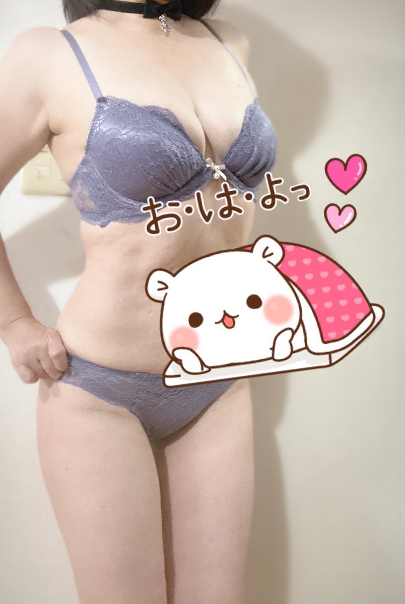 akinaods's tweet photo. 今朝もすっかり寒い朝
でも昨日の冷たい雨は通勤時にはやんでくれました
指先のぱっくり割れが出来て、ピリッと痛みを感じるよぅに…お手入れも油断してはいけませんね
保温と保湿で潤いながら、週の後半も頑張りましょ〜

#ご主人様  #おはようございます https://t.co/862LcCrO6F