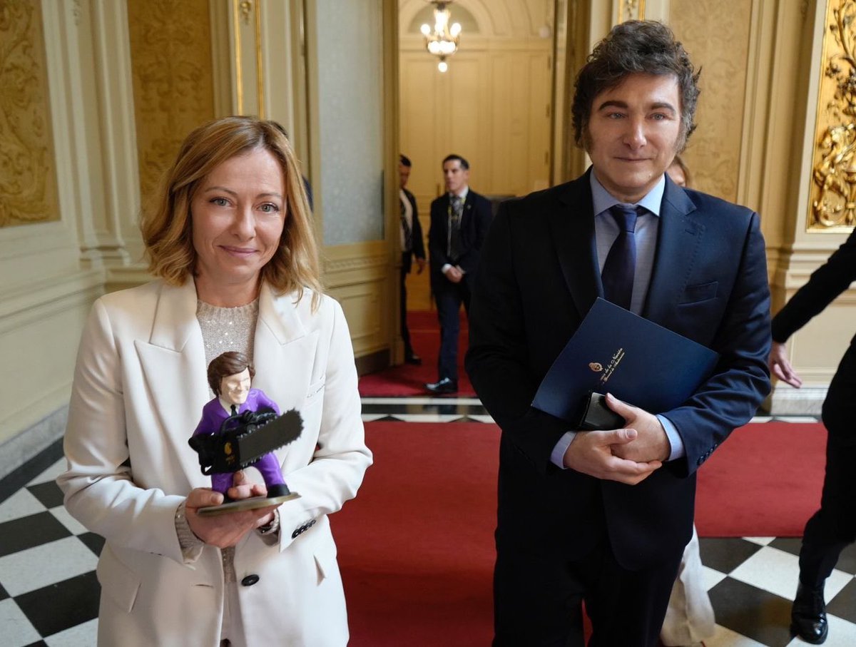 President of Argentina Javier Milei gives PM Giorgia Meloni a figure representing him holding a chainsaw

Nov 20, 2024