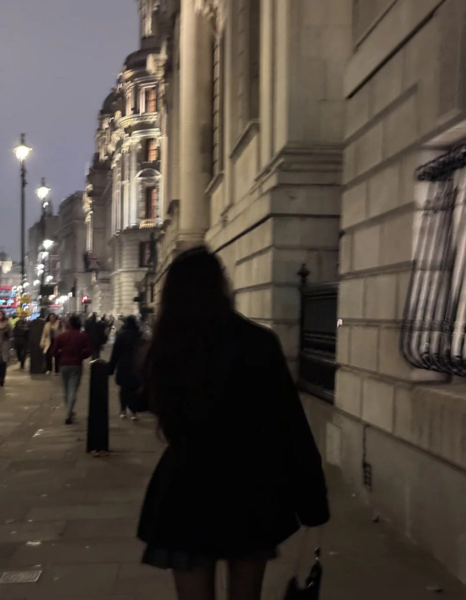 Shay44054158's tweet photo. London enters winter time and the clock will be set back one hour https://t.co/llwHUJe45m