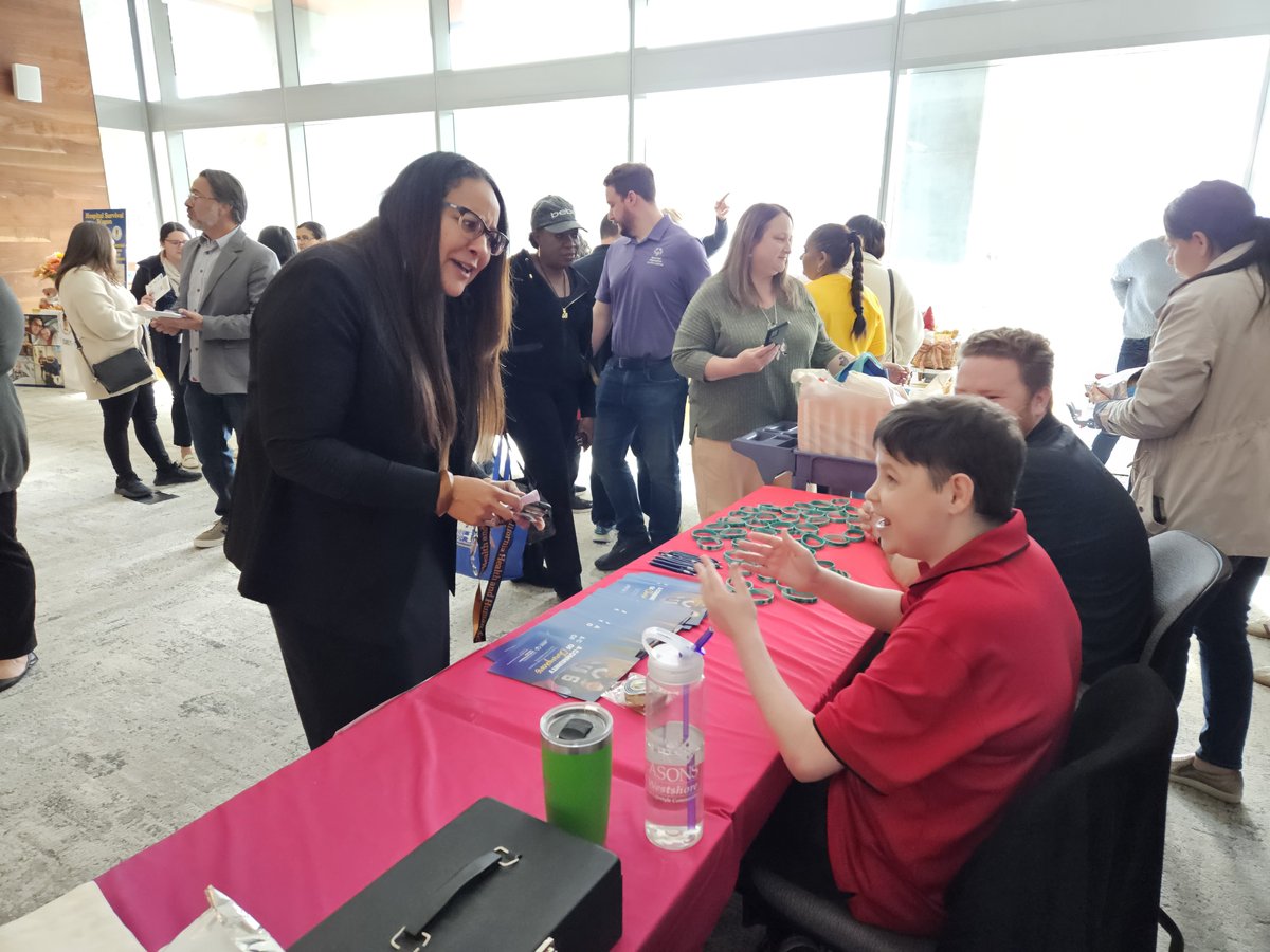 SONorCal's tweet photo. Thank you California Department of Developmental Services for inviting us to spend time with your employees. It was great to see California Health & Human Services Agency Secretary Kim Johnson, and CA DDS Chief Deputy Director Carla Castaรฑeda.
#OurPromise #onenorcal https://t.co/gxNVQFuzya