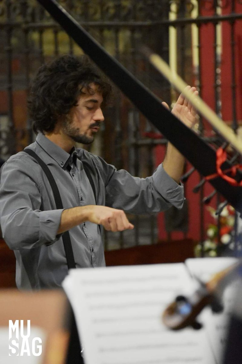 #FotosMUSAG2024 📸

🎶 Regresamos al concierto de clausura del #MUSAG2024: el Real Monasterio de San Jerónimo, repleto de público, acogió un monográfico de #SebastiánDurón a cargo de nuestro conjunto residente <a href="/iliber_ensemble/">Íliber Ensemble</a>, <a href="/coroTLVictoria/">CoroTLVictoria</a>, y la dirección de <a href="/dario__tamayo/">Darío Tamayo</a>.