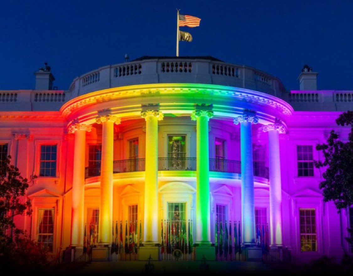 eduardomenoni's tweet photo. ¿Apoyarías que el Presidente Trump PROHIBIERA todos los símbolos del Orgullo LGBTIQ+ en los edificios gubernamentales incluyendo escuelas y universidades? https://t.co/aoXN5AjPAA