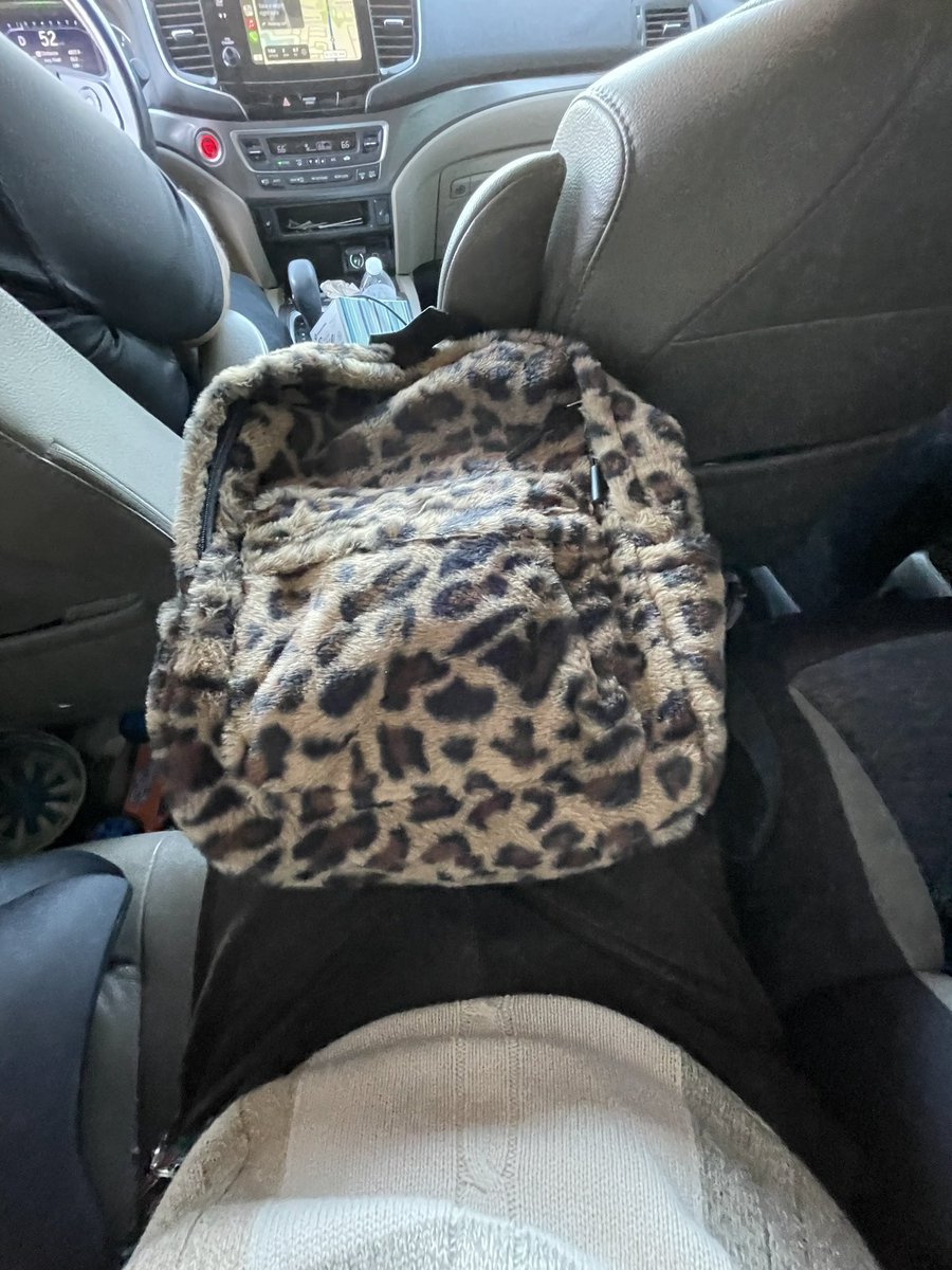 omar_palmtrees's tweet image. wtv you dont have this backpack anyway 😹😹#consumism #fastfashion #temurocks