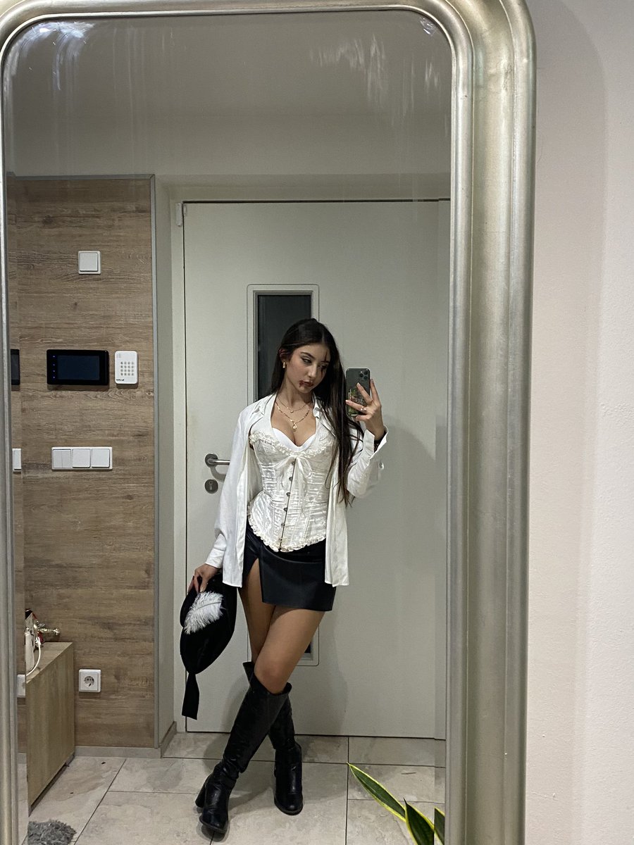 GoddesMarie06's tweet photo. Full pic of the outfit 🤭
Like if you would have folded 
All of you #humanATM should empty you #wallet bc you are nothing but my little pathetic #moneyslave 🤭💸
Or can u tell me what else you are good for ? 

Side note should I get age verification? https://t.co/wnvxvV9VZs