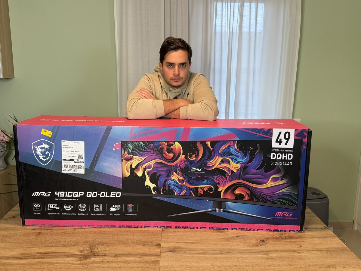 Guideinformati's tweet photo. Ce l’ho grosso, il monitor ‼️

Siete pronti al black Friday? Probabile che esca in sconto questo 49 OLED da 32:9 https://t.co/riVZ2s18J2
