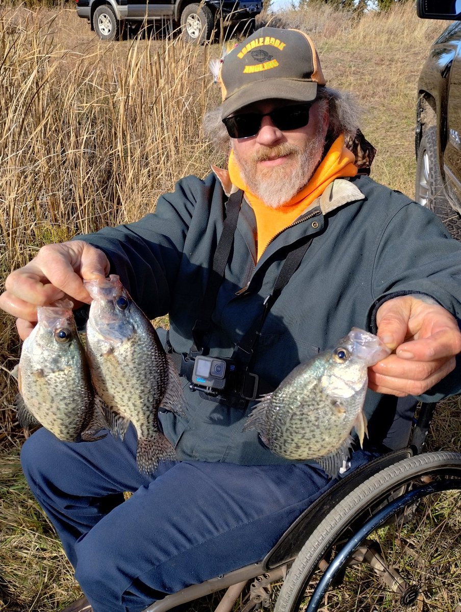 PondHopper_TV's tweet photo. Tough conditions but the Double Hook Angling crew got it done today fishing live minnows! #crappie #fishing https://t.co/35j7SBeNuU