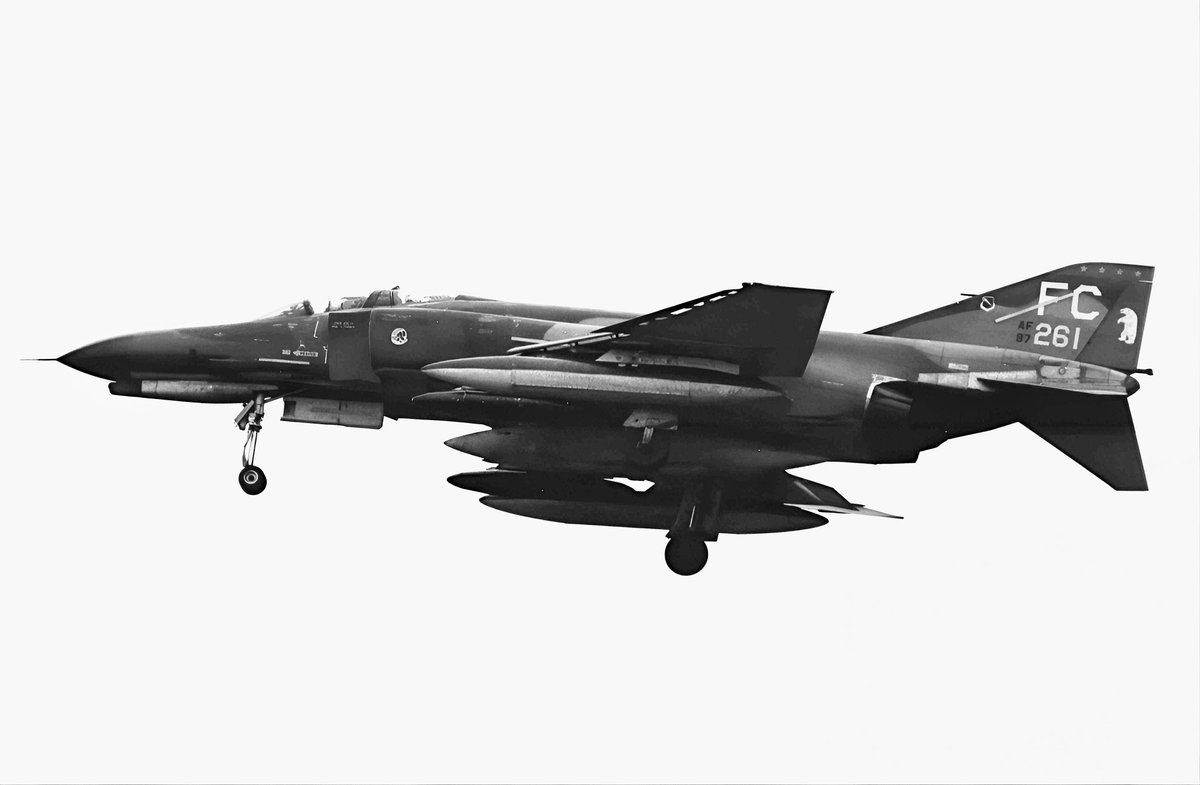 headdancer7's tweet image. #いい21の日 嘉手納基地 F-4E
ACC 18TFS 21TFW 68-0448
69-7261、April 1980、韓国での、
チームスプリット 80参加機、
オーサンから飛来、びっくりしましたね🙀