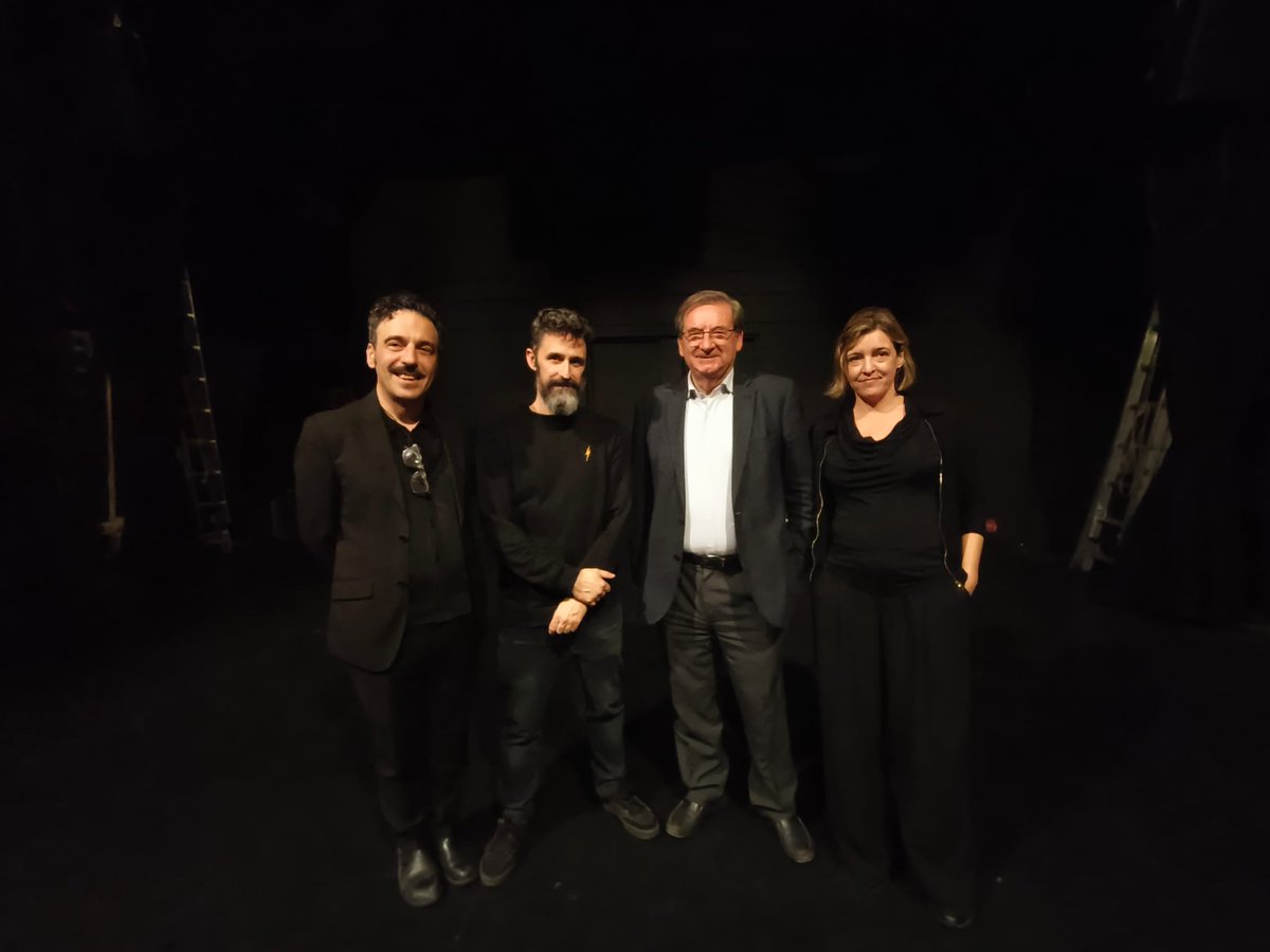 Pere Rusiñol (@pererusi) on Twitter photo Magnífico arranque d "Chistes contra Franco" en <a href="/teatrobarrio/">Teatro del Barrio</a>: lleno d "no hay entradas". El secretario d Estado d Memoria Democrática tampoco ha querido perdérselo. <a href="/darioadanti/">Darío Adanti</a> <a href="/revistamongolia/">Revista Mongolia</a> <a href="/merinoeugenio/">Eugenio Merino</a> Vamooooooo!!!!!! Magnífico arranque d "Chistes contra Franco" en <a href="/teatrobarrio/">Teatro del Barrio</a>: lleno d "no hay entradas". El secretario d Estado d Memoria Democrática tampoco ha querido perdérselo. <a href="/darioadanti/">Darío Adanti</a> <a href="/revistamongolia/">Revista Mongolia</a> <a href="/merinoeugenio/">Eugenio Merino</a> Vamooooooo!!!!!!