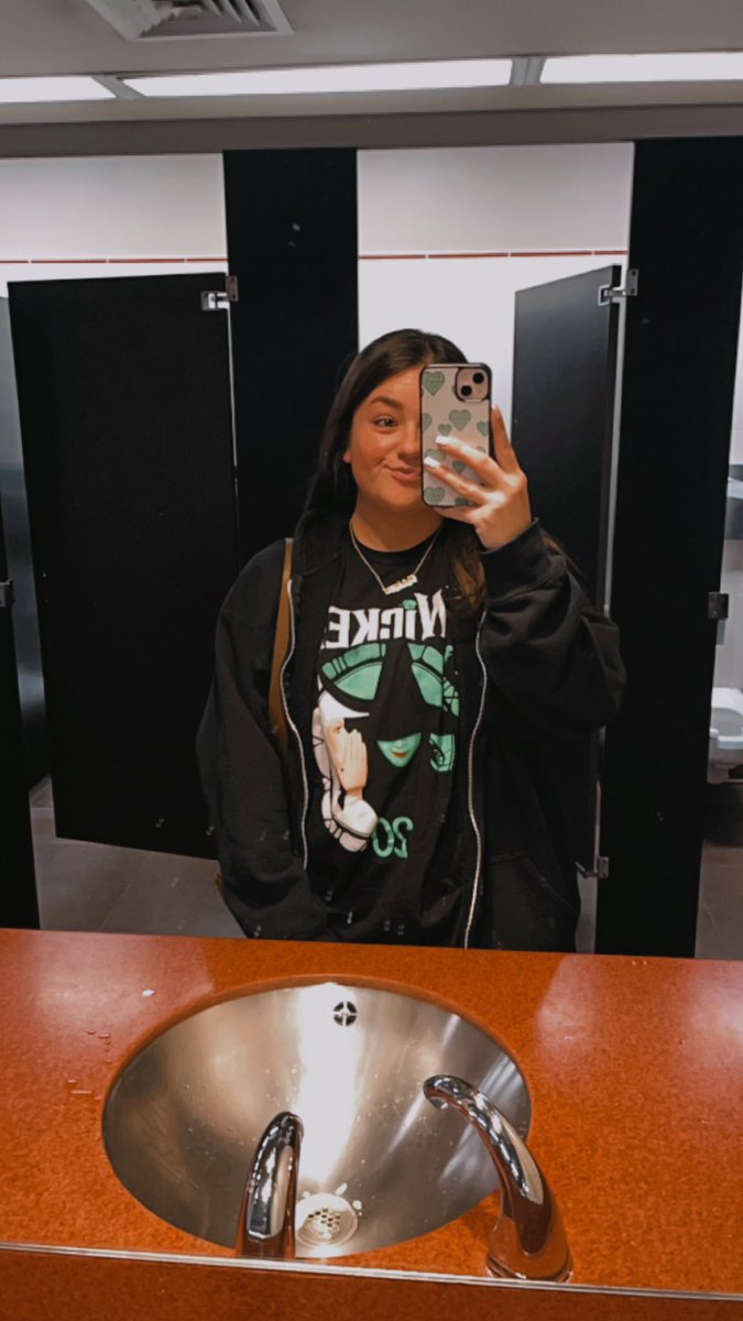 SateniqueIngram's tweet image. TIME FOR WICKED!!!!!!!!!💚💖
#Wicked #AMC #earlyscreening