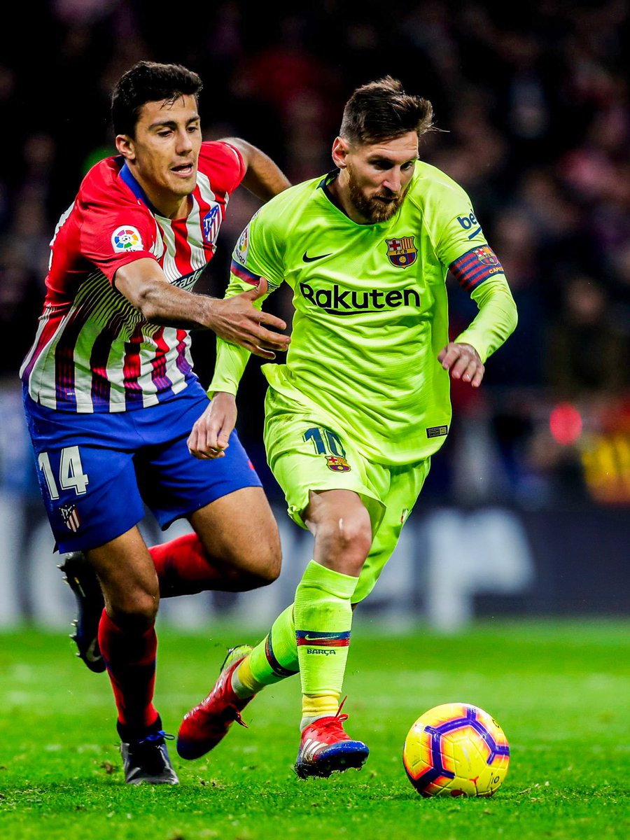 🧠🔝 Ufff, las palabras de Rodri sobre Lionel Messi y su comparación con Cristiano Ronaldo:

“Lionel Messi es el mejor jugador de todos los tiempos, no tengo ninguna duda. 

Cristiano ha conseguido equipararse a Messi en muchas cosas quizás sin un talento innato. Pero los que