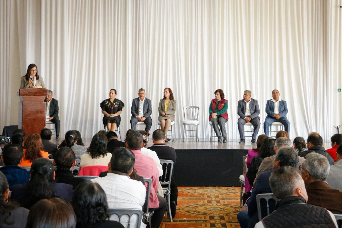 🗞️ #InfoSEPH Jornada Pedagógica de Educación Indígena

Con la finalidad de fortalecer el trabajo colaborativo que permita brindar servicio educativo de excelencia como lo ha instruido el gobernador del estado, <a href="/juliomenchaca_/">Julio Menchaca</a>, el Instituto Hidalguense de Educación (IHE) realizó