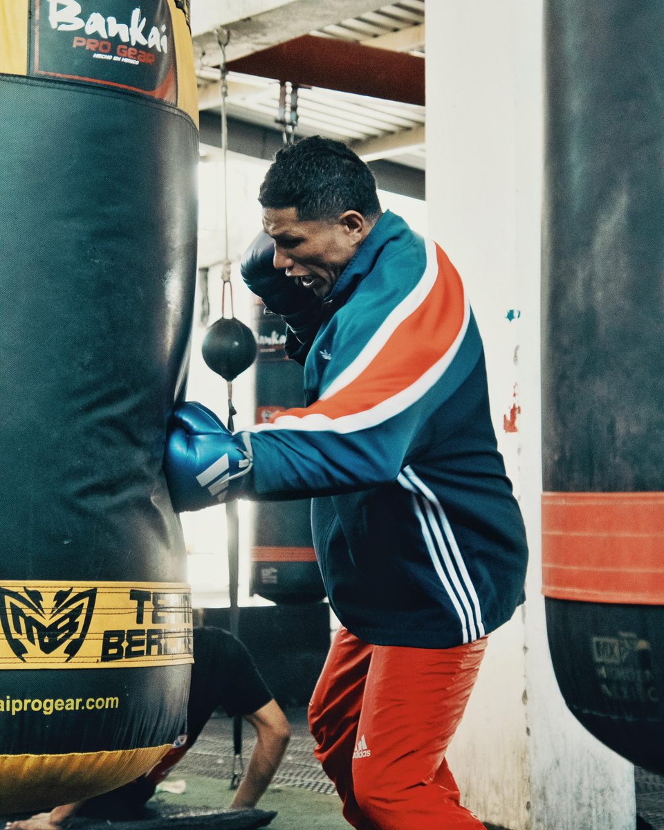 Miguel Berchelt tweet media