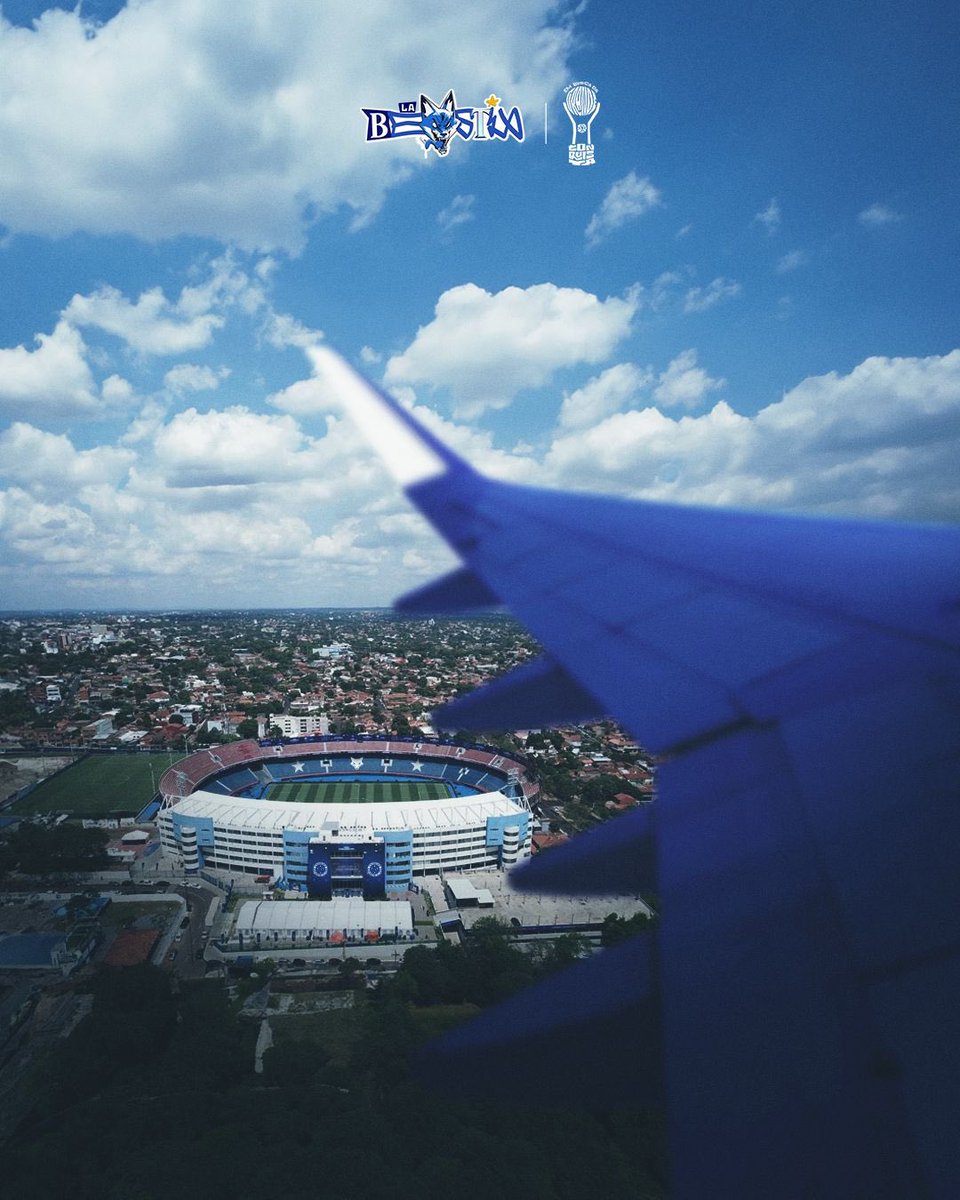 Cruzeiro's tweet photo. ¡Llegamos, Asunción! La Bestia Negra está no Paraguai para lutar pela Grande Conquista! 🦊🛬

#Cruzeiro #LaBestiaNegra https://t.co/guFxRxiaAk