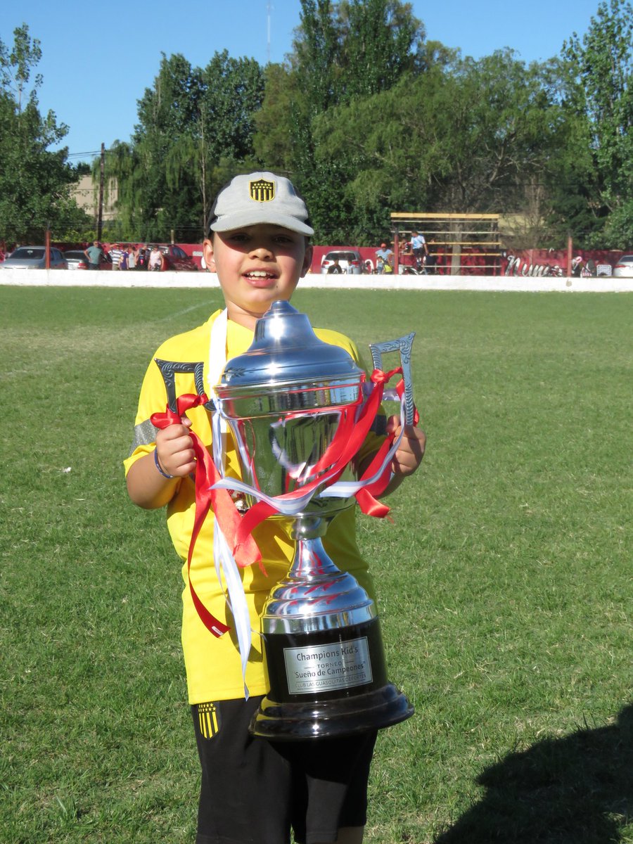 bernardom1980's tweet photo. Fin de dos hermosas aventuras con jugadores de la Captación de nuestro Club. En la Ciudad de Crespo, nos consagramos bicampeones compitiendo con la  generación 2013 y en la ciudad de Trenque Lauquen  levantamos el trofeo esta vez con la generación 2011 ambos torneos 1/2 https://t.co/0GpHQ12Upj