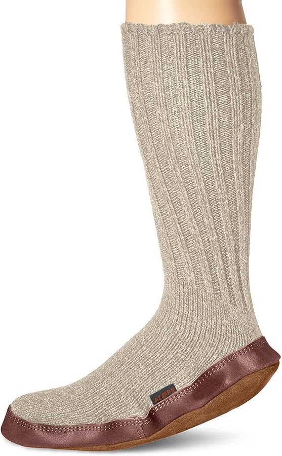 DanielAshley13's tweet photo. #WickedHandMeDowns Aunt Ethel's "gently used" slipper-socks from 1983 https://t.co/r0xUaH2cft
