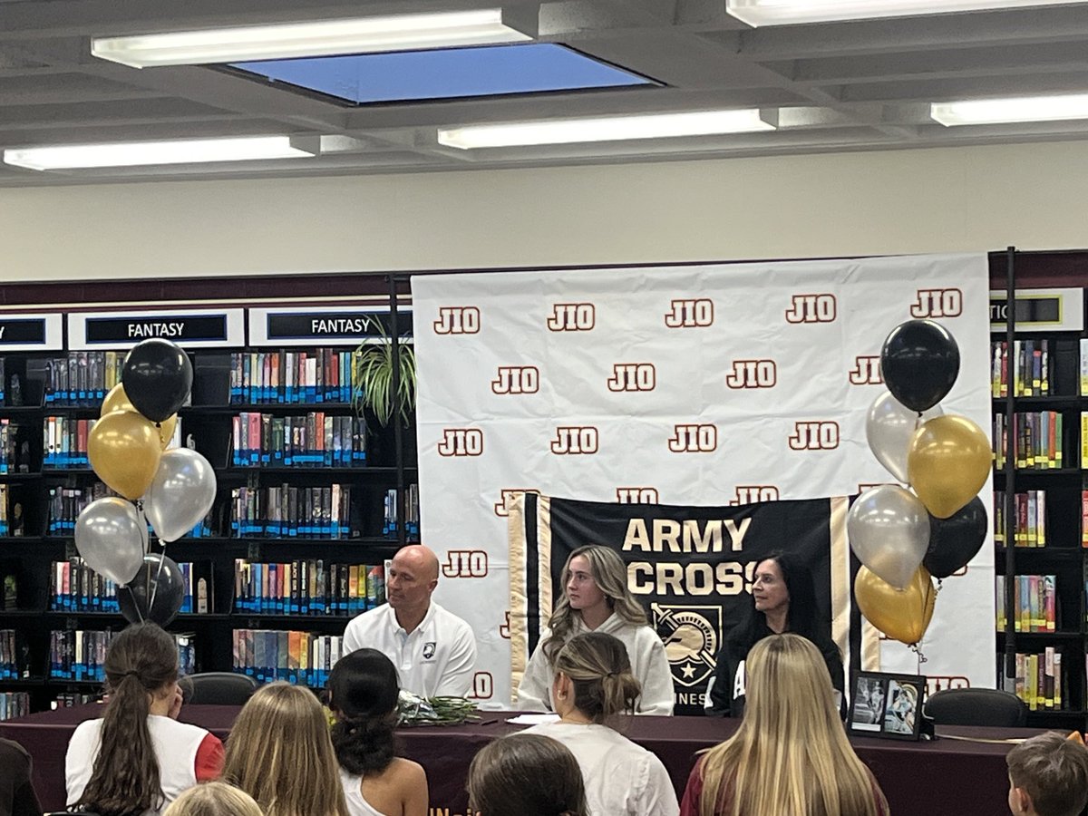 McelduffMichael's tweet photo. Congrats to our two amazing senior athletes for signing their letter of intent to play at Brown University and the United States Military Academy. They are lucky to have them joining their programs. ⁦@HFFMCSD⁩ https://t.co/L45MLh0Ja9