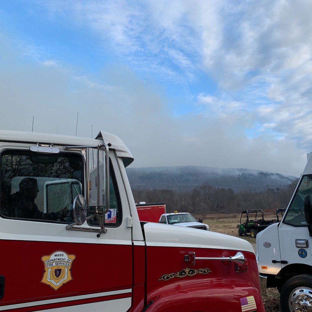 MassDFS's tweet image. Per #GreatBarrington FD, "This is a major wildfire in a season of major wildfires." Local, regional, &amp;amp; statewide FFs have been battling the Butternut fire, which has grown to more than 1,100 acres. DFS, @MassDCR, @MassEMA, @MassStatePolice, &amp;amp; @TheNationsFirst are supporting them.