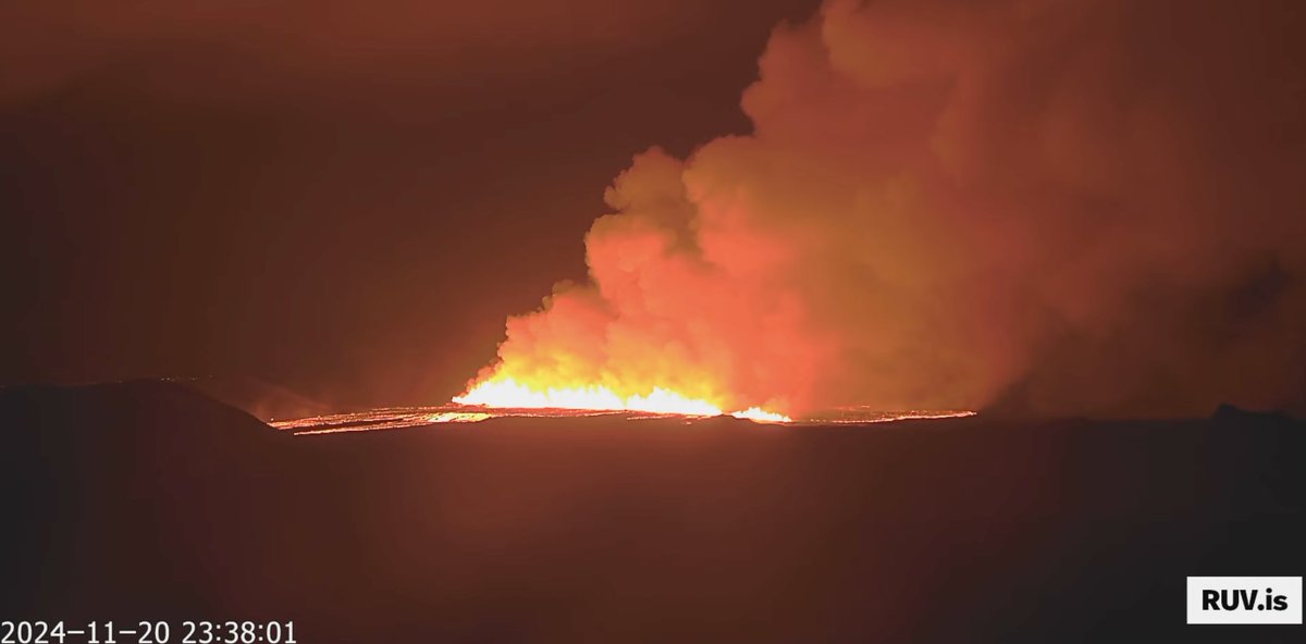 IceHighlights's tweet image. Sundhjúkar is erupting again!

Live streams: iceland-highlights.com/volcanic-erupt…

#grindavik #bluelagoon #iceland