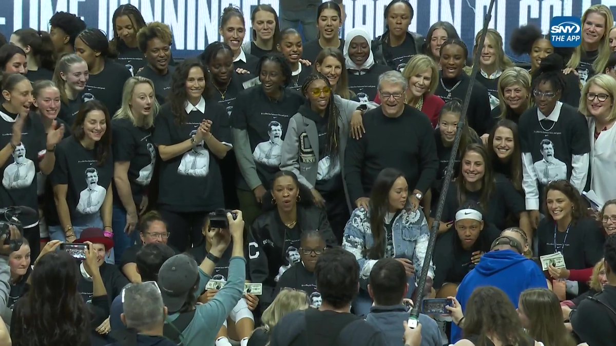UCONN. HUSKIES.