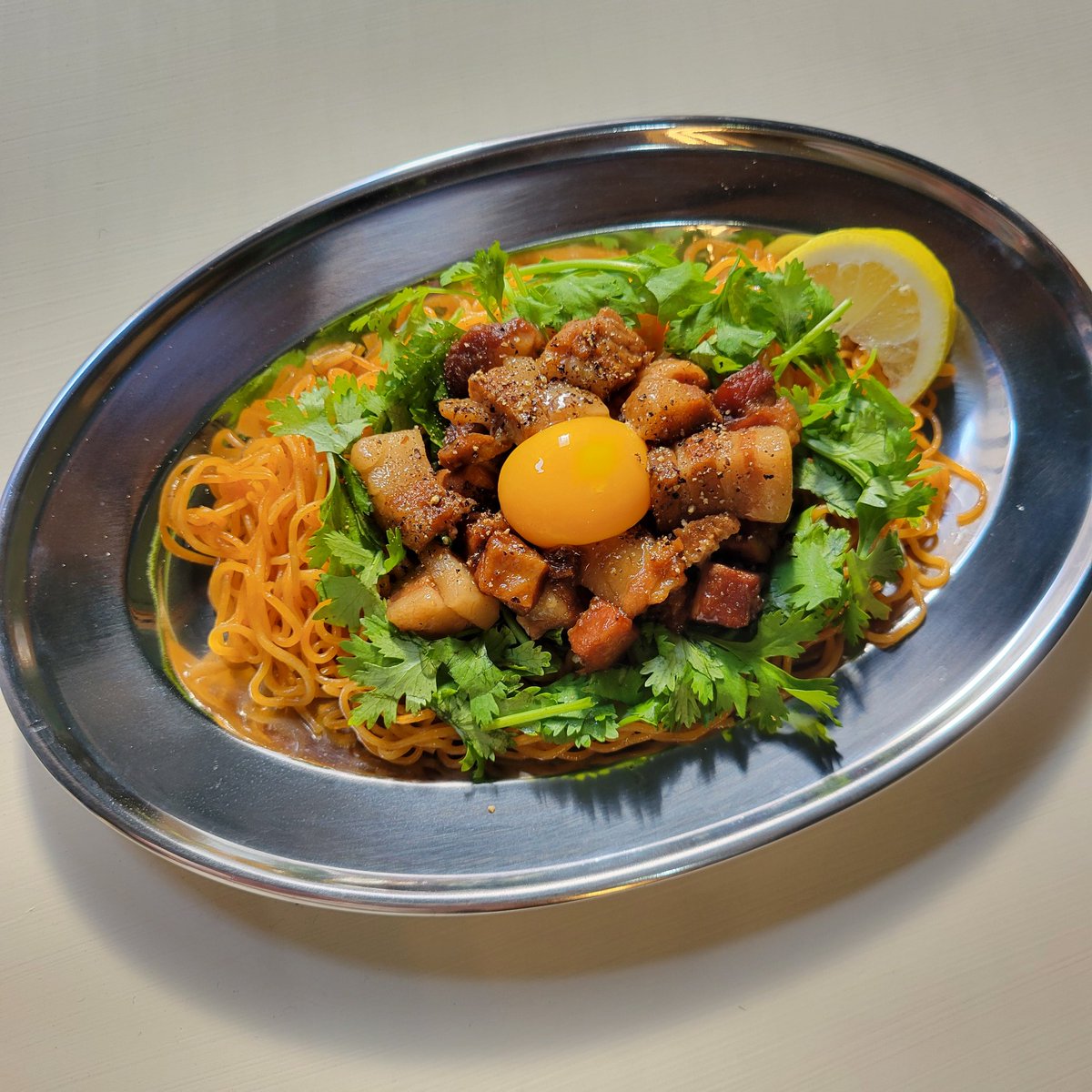 平日11時〜14時はランチタイム🥄
ルーロー飯、多幸麺、週替わりメニューにスープとドリンクがついてきます🉐⁡

写真は当店オリジナルメニュー【多幸麺】です‼️
⁡ルーローがたっぷり乗った食べ応えのあるまぜそばです✨⁡⁡⁡⁡
ぜひ召し上がってみてください😋
⁡⁡⁡
#peace_and_mosh #tacoboy⁡⁡