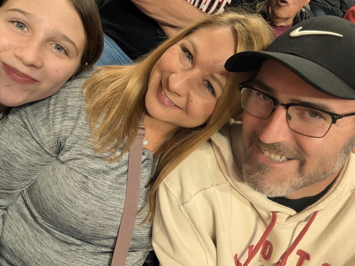 Family time with my favorites watching Ohio State and Ohio University women's basketball 🏀 <a href="/Skyler_King24/">Sky King</a> <a href="/crking23yahooc1/">Chris King</a>