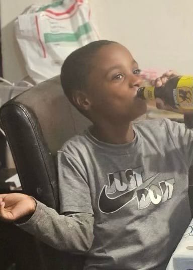 karinjohnson's tweet photo. West Chester Police searching for a 7 year old autistic boy.  4' tall, 44 pounds wearing tan shirt, tan pants, black new balance shoes and jacket. Last seen around 5:30 near his home on Wyndtree Drive. He is known to like water and parks. If found please call 513-777-2231 @WLWT https://t.co/9kfCgmQsQe