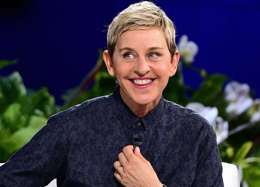 LiberalHivemind's tweet photo. 🚨🚧WHO GIVES A FUCK ALERT🚧🚨

Ellen Degeneres has reportedly fled the United States for Great Britain, vowing to "never come back".

Do you care? https://t.co/2zX2VfYuex